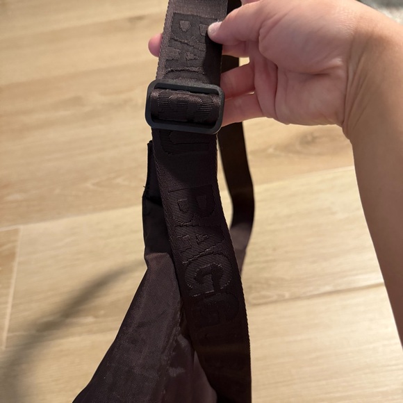 BAGGU Medium Crescent Bag- Chocolate Plum - Picture 8 of 9